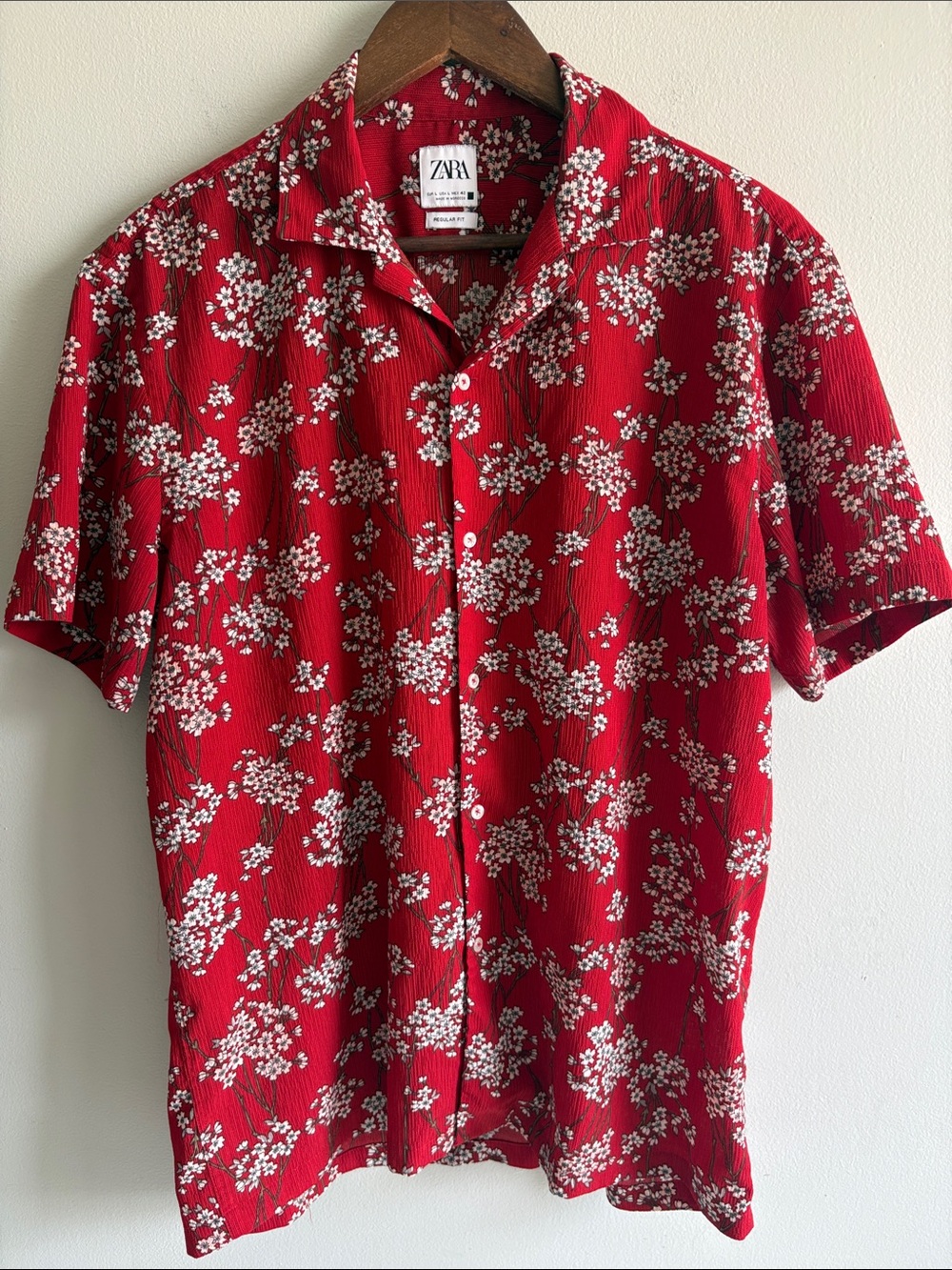 Zara Men’s Large Red Floral Button Front Short Sleeve Shirt Regular Fit